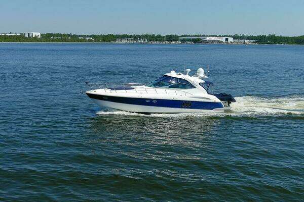 2005 Cruisers Yachts 50
