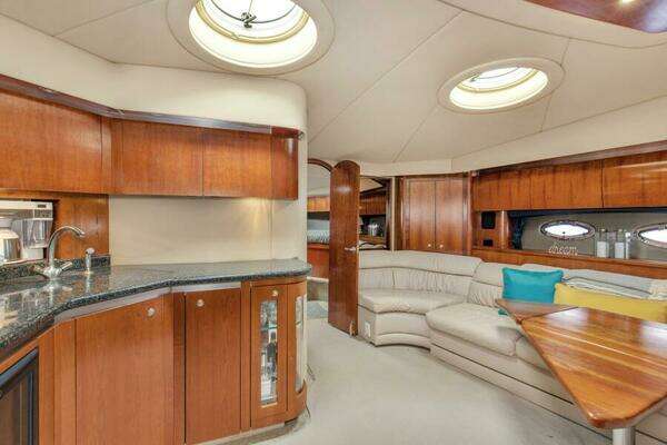2005 Cruisers Yachts 50