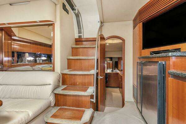 2005 Cruisers Yachts 50
