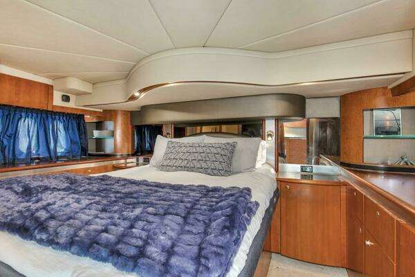 2005 Cruisers Yachts 50