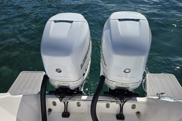 32ft Intrepid Yacht For Sale