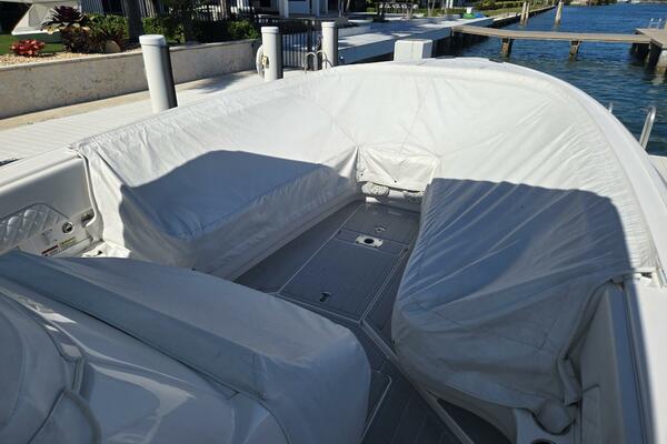 32ft Intrepid Yacht For Sale