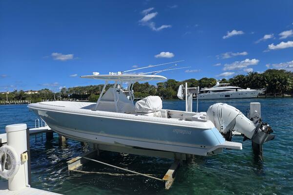 32ft Intrepid Yacht For Sale