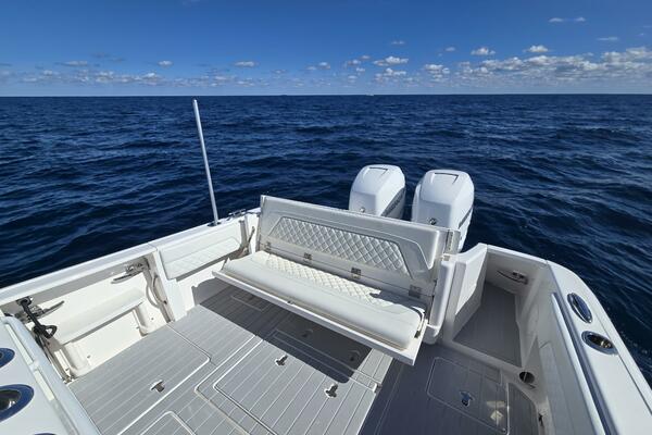 32ft Intrepid Yacht For Sale