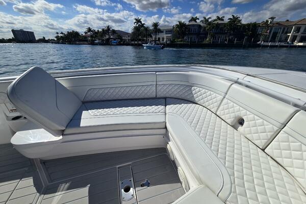 32ft Intrepid Yacht For Sale