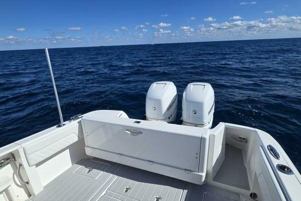 32ft Intrepid Yacht For Sale