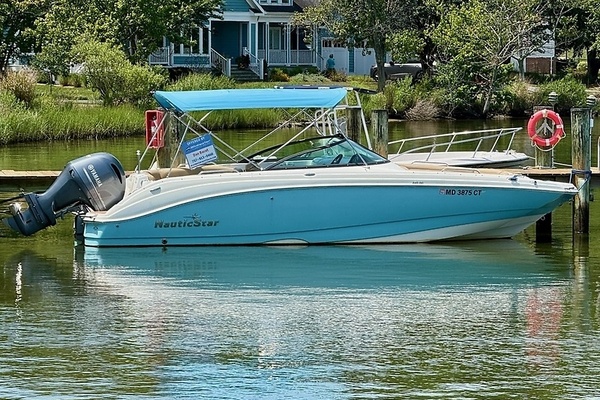 2019 NauticStar 243 DC