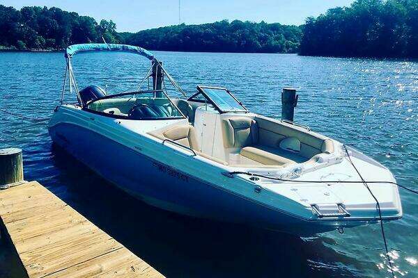 Photo of the 2019 NauticStar 243 DC