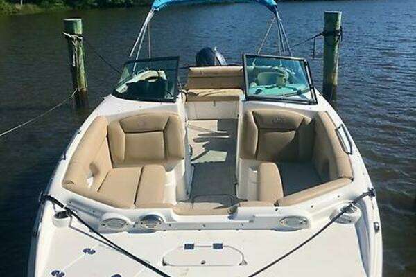 Photo of the 2019 NauticStar 243 DC