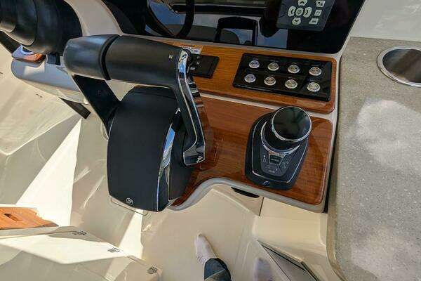 2024 Boston Whaler 35