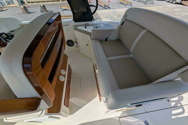 2024 Boston Whaler 35