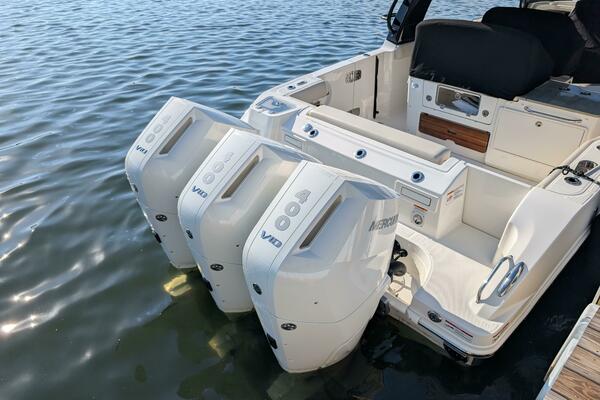 35ft Boston Whaler Yacht For Sale
