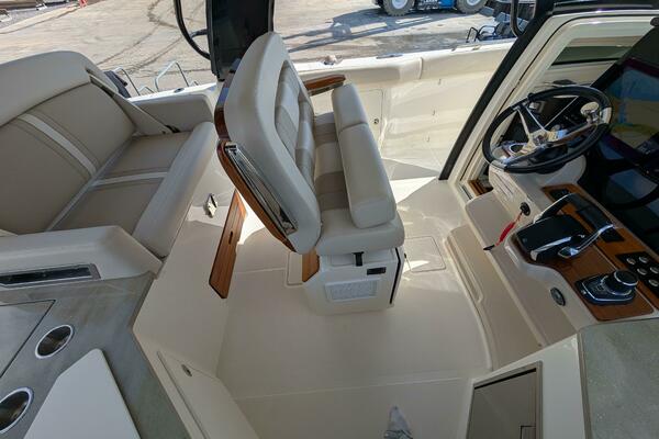 35ft Boston Whaler Yacht For Sale