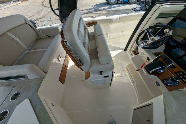 2024 Boston Whaler 35