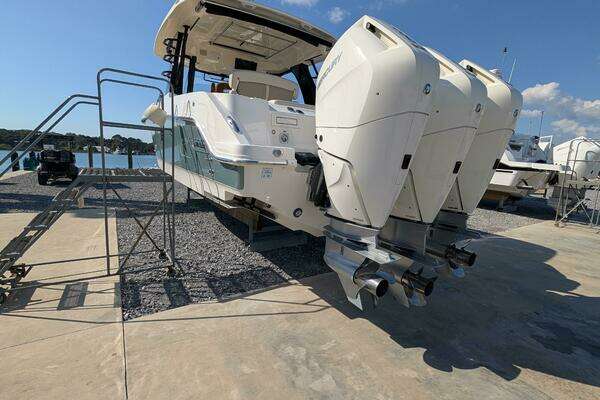 2024 Boston Whaler 35