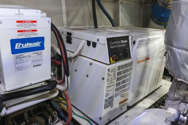 McKinna 69 Skylounge Yacht For Sale