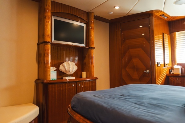 McKinna 69 Skylounge Yacht For Sale