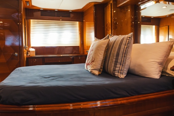 McKinna 69 Skylounge Yacht For Sale