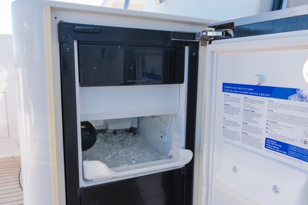 McKinna 69 Skylounge Yacht For Sale