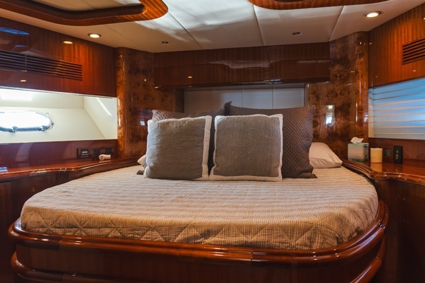 McKinna 69 Skylounge Yacht For Sale