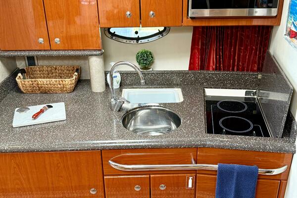 HOW WE ROLL 37ft Formula Yacht For Sale