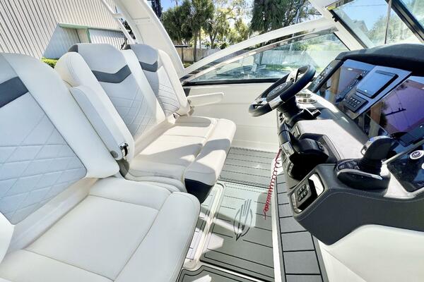 30ft Chaparral Yacht For Sale