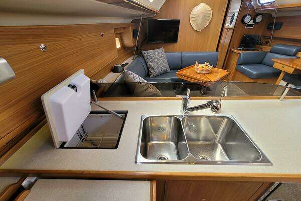 Catalina 445 Yacht For Sale