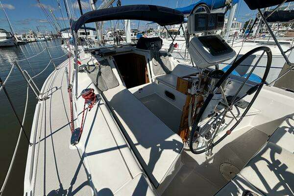 Photo of the 2006 Catalina 320 "XOCOLATA"