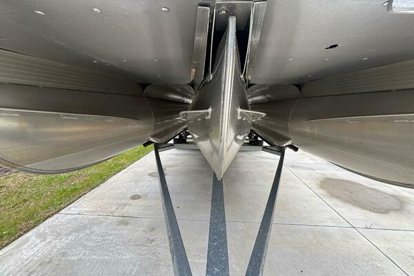 TRI TOON WITH LIFTING STRAKES 24ft Coach Pontoons Yacht For Sale