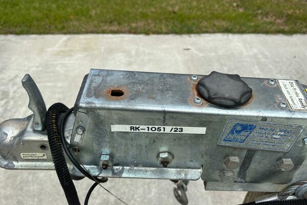 TRI TOON WITH LIFTING STRAKES 24ft Coach Pontoons Yacht For Sale