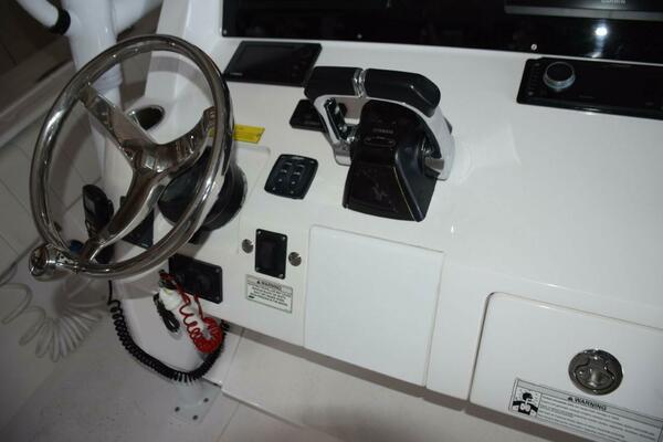  Tiltable Helm Wheel Yamaha Control Binnacle And Digital Engine Display, Bow Thruster And Trim Tab Controls.