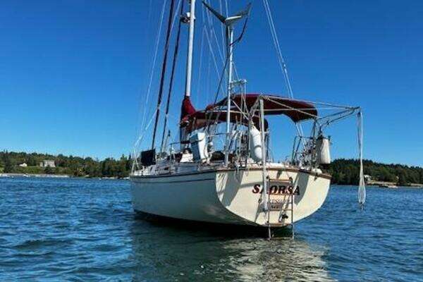 Photo of the 1995 Island Packet 37 "Saorsa"