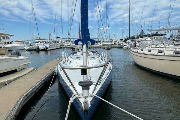 Photo of the 1986 Catalina 38 "JAZZ"