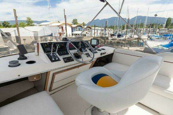 Photo of the 1987 Bayliner 3270 Motoryacht