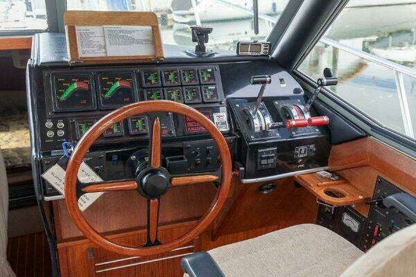 Photo of the 1987 Bayliner 3270 Motoryacht