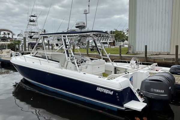 Photo of the 2003 Intrepid 310