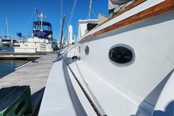 Hesper 32ft Tillotson Pearson Yacht For Sale