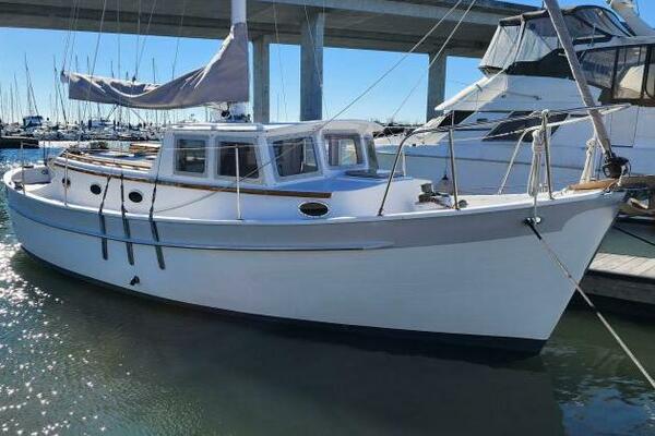 Hesper 32ft Tillotson Pearson Yacht For Sale