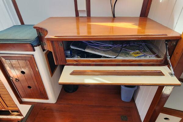 Hesper 32ft Tillotson Pearson Yacht For Sale