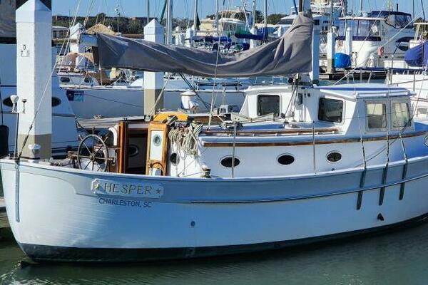 Hesper 32ft Tillotson Pearson Yacht For Sale