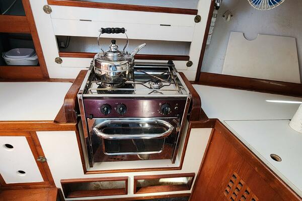 Hesper 32ft Tillotson Pearson Yacht For Sale