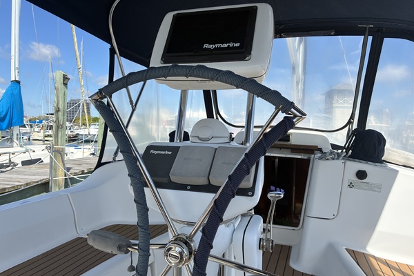 Wind Song 38ft Hunter Yacht For Sale