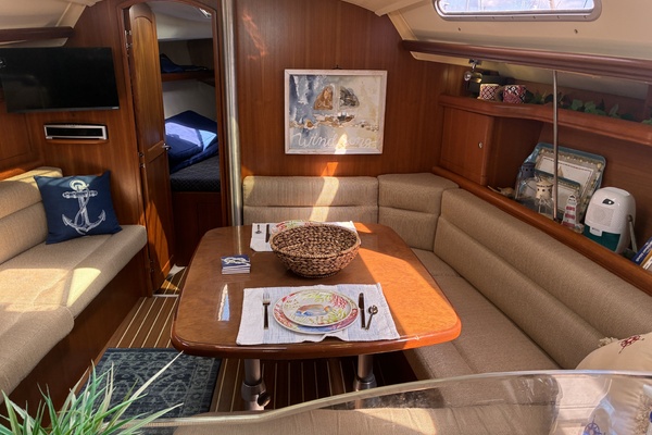 Wind Song 38ft Hunter Yacht For Sale