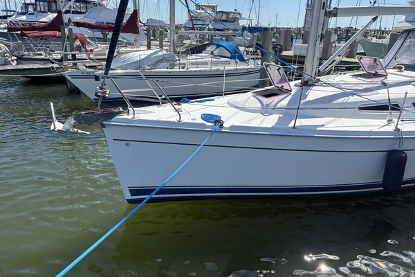 Photo of the 2008 Hunter 38 "Wind Song"