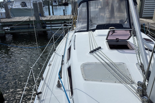 Wind Song 38ft Hunter Yacht For Sale