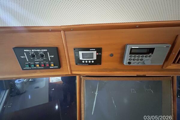 42' Grand Banks lower helm overhead electronics2