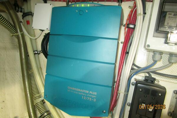 42' Grand Banks battery charger