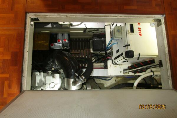 42' Grand Banks engine room access1