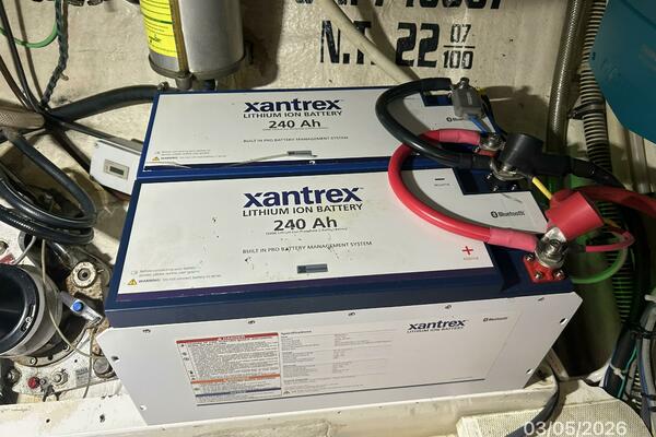 42' Grand Banks house battery bank