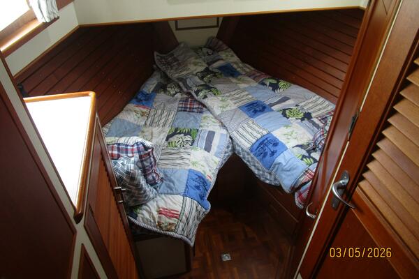 42' Grand Banks guest stateroom